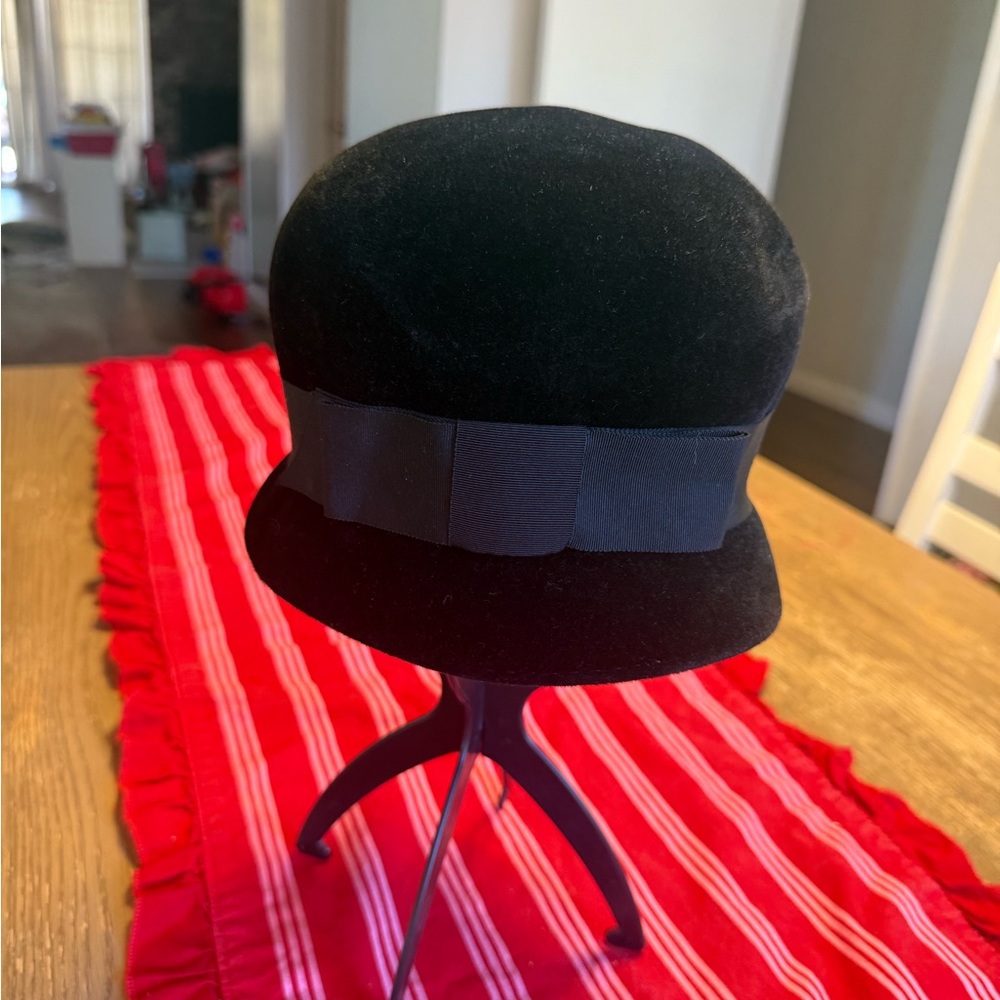 Vintage I Magnin & co black velour bucket cap